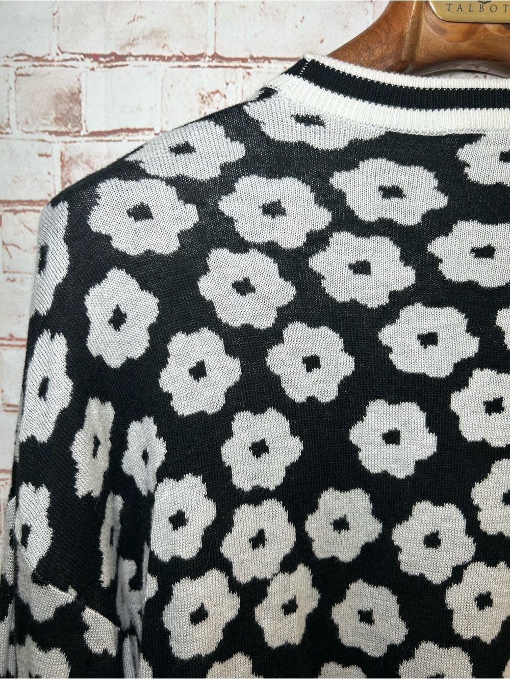 THML Black White Floral Daisy Print Crewneck Sweater Whimsical Mod Preppy Medium - Picture 7 of 9